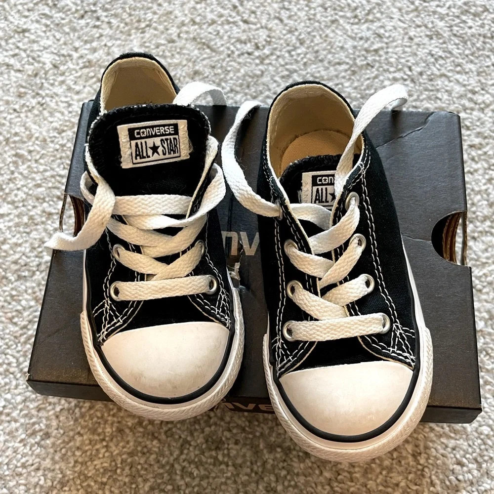 Kids Converse Size 7 - Picture 1 of 3